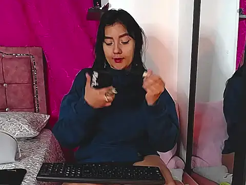 charlottekiss99 online show from September 19, 2025, 11:47 am