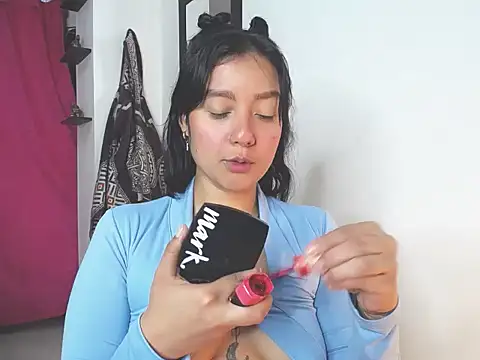 charlottekiss99 online show from December 14, 2025, 1:39 pm