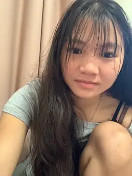 Emlyly-18 online show from October 13, 2025, 1:29 am