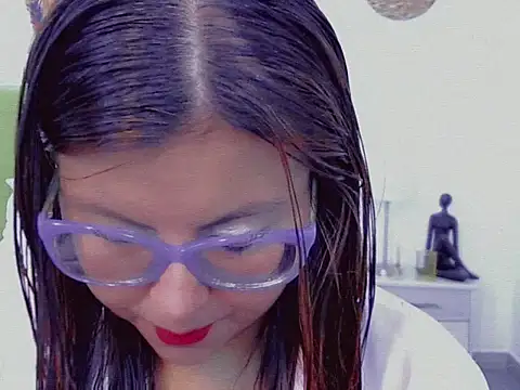 Amber Rouge  online show from October 30, 2025, 12:03 pm