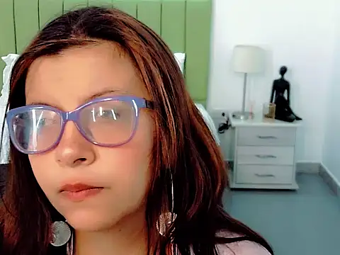 Amber Rouge  online show from November 3, 2025, 12:09 pm