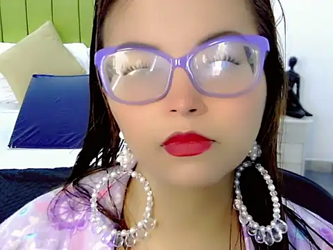 Amber Rouge  online show from November 18, 2025, 12:19 pm