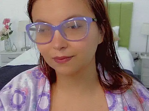 Amber Rouge  online show from November 9, 2025, 12:42 pm