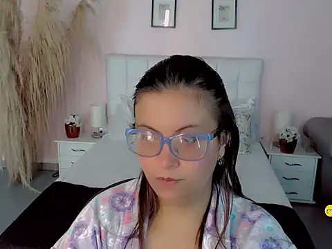 Amber Rouge  online show from November 14, 2025, 2:04 am