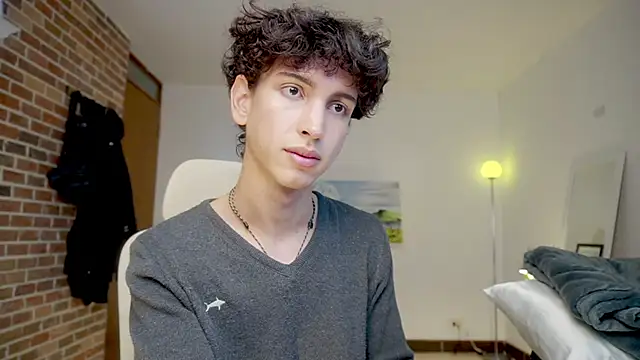 Snapshot of boream chatting on October 31, 2025, 1:30 pm boream online show from October 31, 2025, 1:30 pm