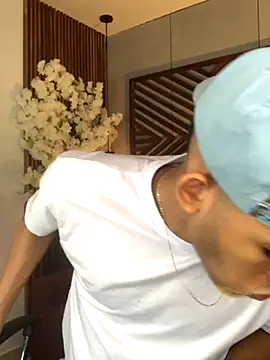 B Wild online show from October 6, 2025, 1:07 am