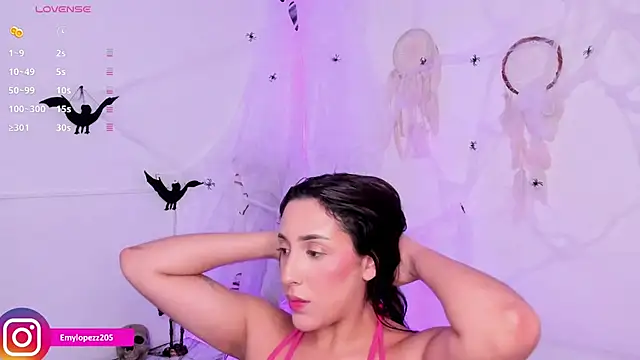 Emylopezz online show from October 25, 2025, 8:20 pm