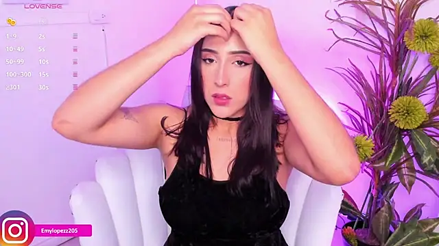 Emylopezz online show from October 7, 2025, 9:05 pm