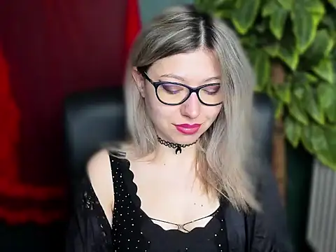 Snapshot of loveHeidi chatting on April 29, 2026, 4:27 am loveHeidi online show from April 29, 2026, 4:27 am