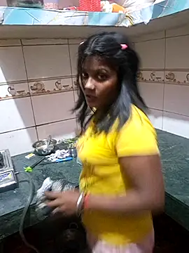 Rashmi Pathak online show from November 10, 2025, 4:06 am