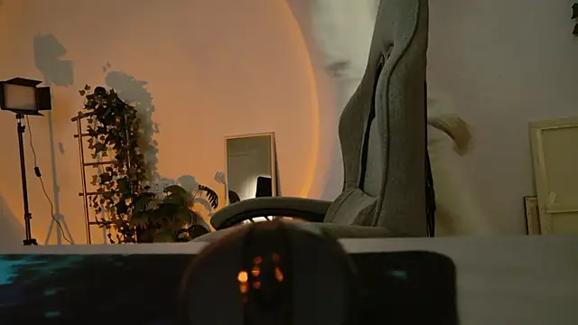 Yoka paradoXXX online show from October 31, 2025, 5:15 am