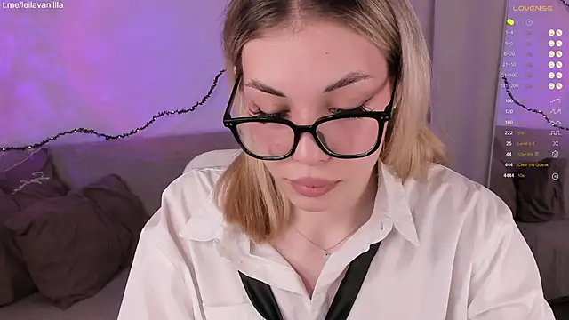 Leila Vanilla online show from April 19, 2026, 4:35 am