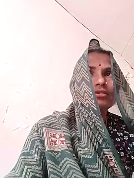 KIRTI12 HOT online show from September 29, 2025, 7:59 am