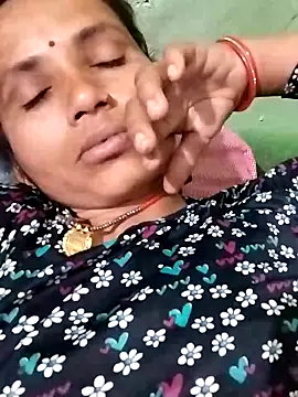 KIRTI12 HOT online show from October 31, 2025, 5:09 pm