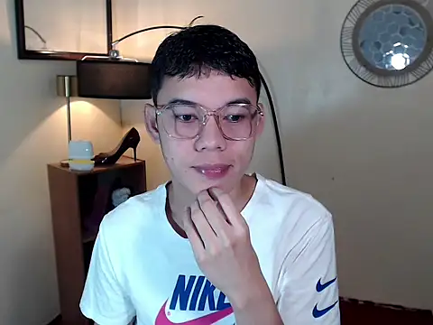 keirflorianxx online show from October 6, 2025, 3:02 pm