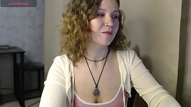 harpermoss online show from October 6, 2025, 6:52 pm