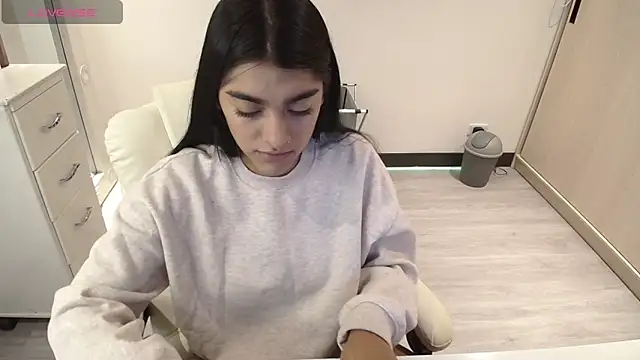 amarasilk  online show from January 9, 2026, 2:18 am