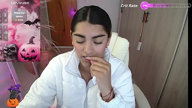 amarasilk  online show from November 6, 2025, 2:43 pm