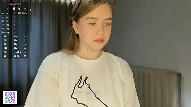 AlinaSollman online show from September 30, 2025, 4:40 am
