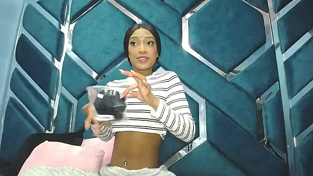 Lea Sweetly online show from October 17, 2025, 1:13 pm