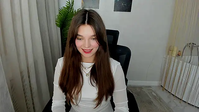 Snapshot of DivineAmour chatting on November 18, 2025, 12:30 pm DivineAmour online show from November 18, 2025, 12:30 pm