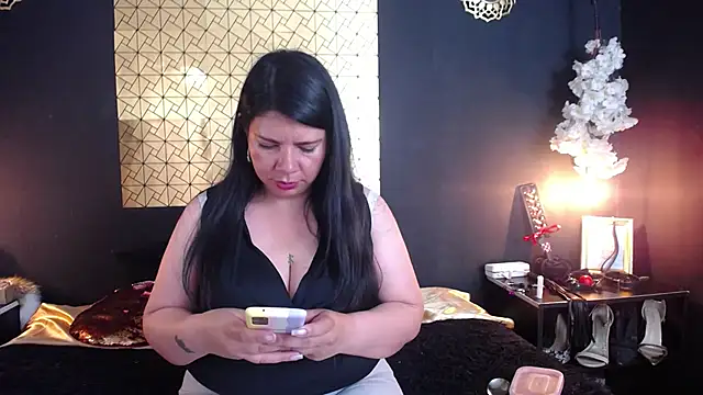 Snapshot of kinky_momm chatting on May 8, 2026, 6:45 pm kinky momm online show from May 8, 2026, 6:45 pm