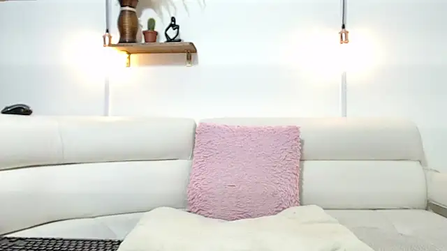 estivii online show from March 3, 2026, 3:57 am