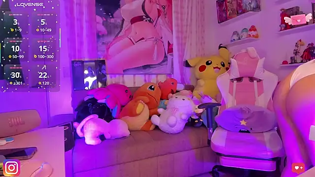 Issa Moon  online show from October 21, 2025, 12:00 am