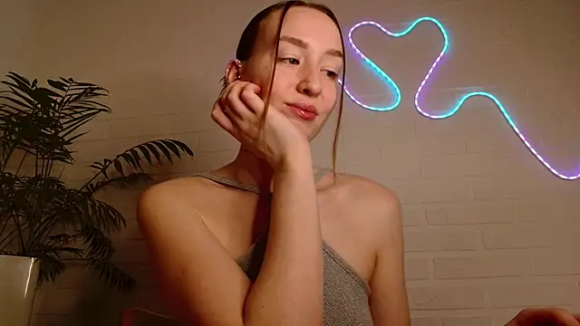 WhitePrincessLuna online show from March 6, 2026, 4:13 pm