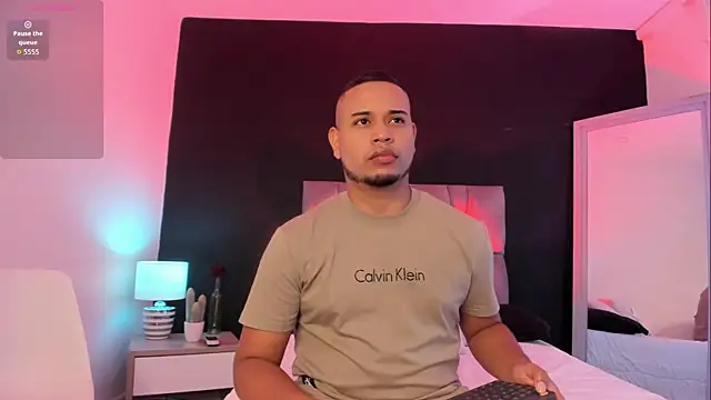 Emiliano Clarke online show from September 21, 2025, 3:28 pm
