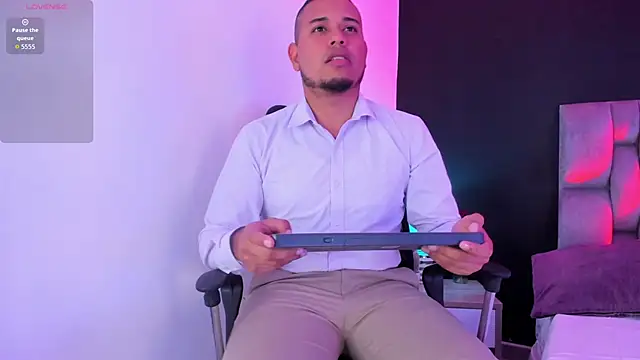 Emiliano Clarke online show from September 26, 2025, 12:06 am