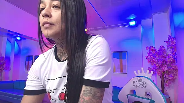 Black roseee online show from April 12, 2026, 3:54 am