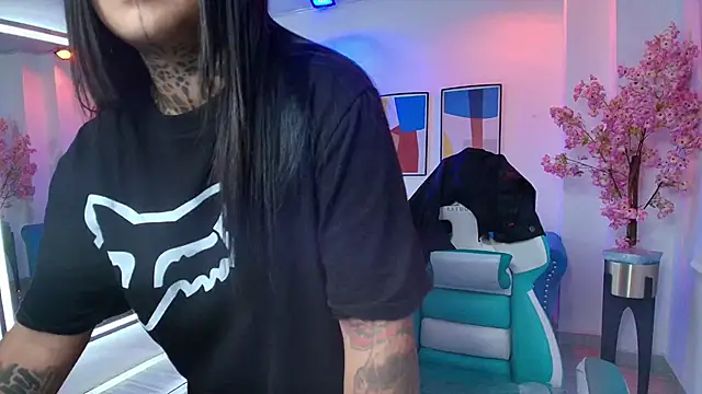 Black roseee online show from May 24, 2026, 10:48 am