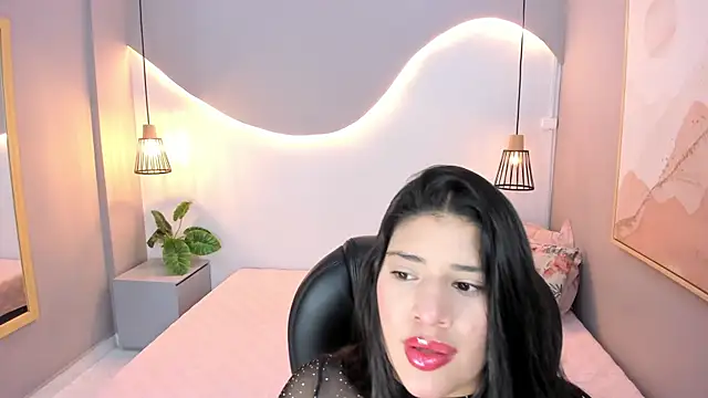 Mia hills  online show from September 14, 2025, 3:18 am