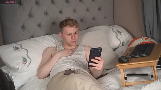 scottishtwink01 online show from June 5, 2026, 10:48 pm