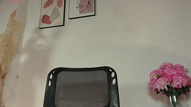 Missandy  online show from November 24, 2025, 8:20 pm