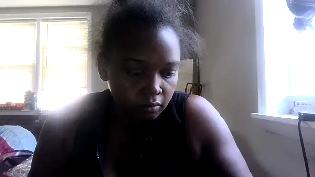 ladypooh000 online show from October 5, 2025, 1:02 pm