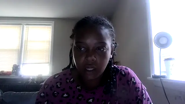 ladypooh000 online show from September 23, 2025, 2:46 pm