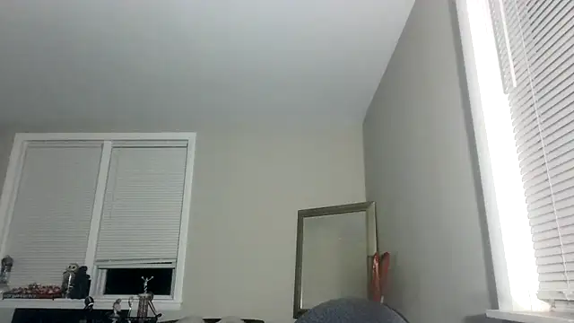 ladypooh000 online show from September 21, 2025, 6:29 am