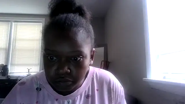 ladypooh000 online show from September 29, 2025, 2:44 pm