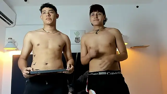 Snapshot of ryan_cum23 chatting on October 4, 2025, 12:23 am ryan cum23 online show from October 4, 2025, 12:23 am