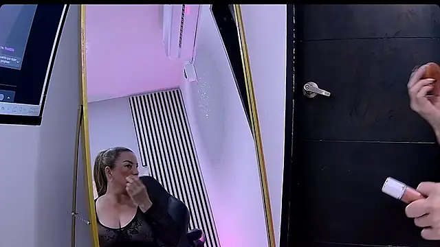 lia carters online show from September 24, 2025, 1:02 am