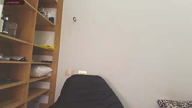 Snapshot of Isis_Bladee chatting on July 10, 2026, 1:05 am Isis Bladee online show from July 10, 2026, 1:05 am