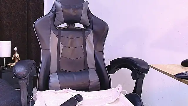 Snapshot of luna_brown7 chatting on January 18, 2026, 10:40 am luna brown7 online show from January 18, 2026, 10:40 am