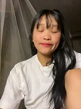 mika-bae online show from September 28, 2025, 3:52 pm