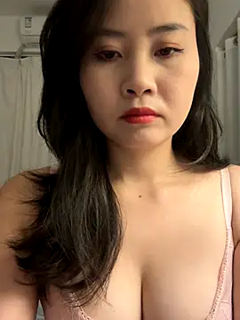 wly2028 online show from November 2, 2025, 12:43 pm