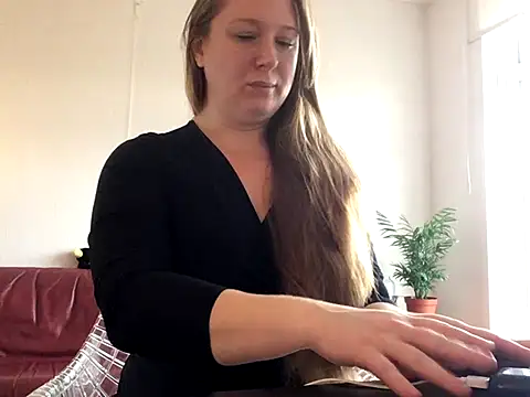 MazySunny online show from October 31, 2025, 8:55 am