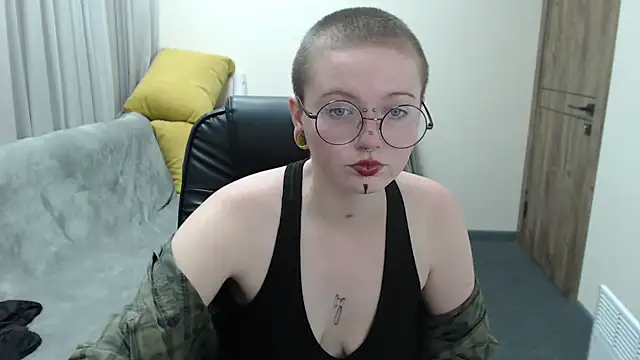 Nika Snow online show from October 1, 2025, 11:36 am
