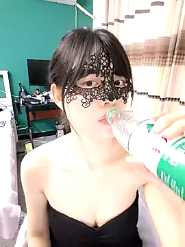 xuanxuanOo online show from October 13, 2025, 4:03 am