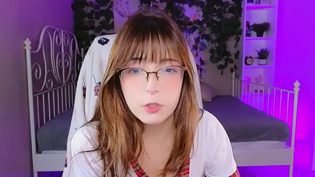 Snapshot of Sophie_Toffie chatting on October 8, 2025, 10:17 am Sophie Toffie online show from October 8, 2025, 10:17 am